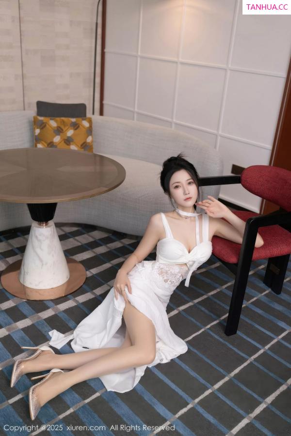 鱼子酱fish  [XiuRen]高清写真图 2025.10.24 No.10911 鱼子酱Fish 无内肉丝第9张图片